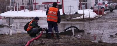 В Дзержинске активизировали работы по откачке талых вод с дорог и тротуаров