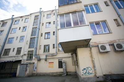 Из мальчика, чье тело с ожогами нашли на балконе квартиры в Петербурге, изгоняли бесов