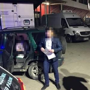 Полиция Львова остановила машину с 14-летней девочкой за рулем
