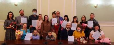 Девять молодых семей Дзержинска получили сертификаты на покупку жилья