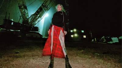 Девушка Илона Маска одевается у украинского дизайнера: дерзкий образ в лосинах от TTSWTRS