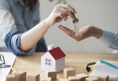 Сироты старше 23 лет смогут получать жилье вне очереди: закон ввели в действие
