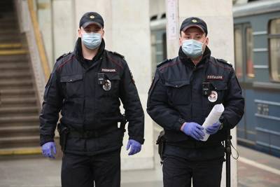 Хулиганы подрались с полицейскими в московском метро