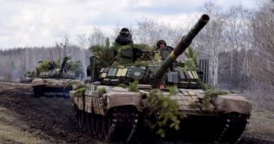 На Донбассе танковые резервы провели военные учения (ФОТО)