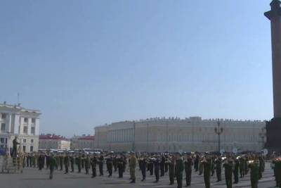 На Дворцовой площади прошла первая тренировка военного оркестра