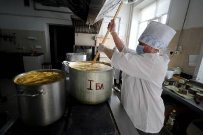 В Госдуме предложили создать программу подготовки школьных поваров