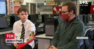 Британский учитель на школьном 3D-принтере напечатал ученику действенный протез руки