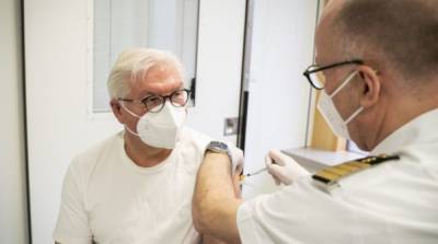 Президент Германии вакцинировался от коронавируса