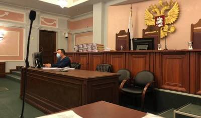 Верховный суд отказался снимать масочный режим в России