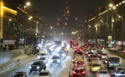 Загруженность московских дорог достигла 9 баллов по шкале «Яндекс.пробок» из-за плохой погоды