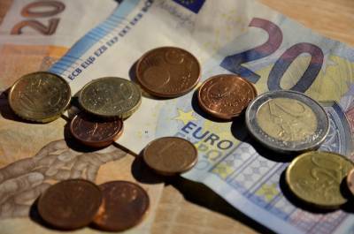 Курс евро на Московской бирже поднялся выше 90 рублей