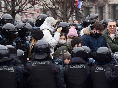К матери двоих детей пришла опека за участие в митинге в поддержку Навального