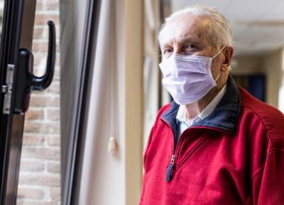 Датские ученые: после 65 лет возрастает риск заразиться коронавирусом повторно