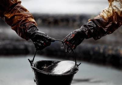 Цены на нефть покатились вниз после решения ОПЕК+ наращивать добычу