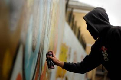 Что грозит смоленским подросткам за «художества» на фасадах зданий