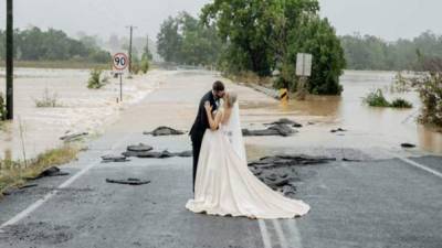 Невеста не могла попасть на свадьбу из-за потопа: что ее спасло - 24tv.ua - Австралия