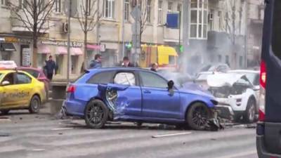 Вести в 20:00. Автор скандальных роликов в Сети устроил серьезную аварию в центре Москвы