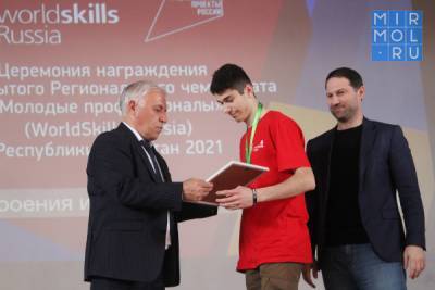 Победители WorldSkills получили дипломы и медали – Минтруда Дагестана