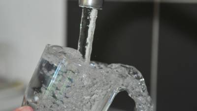 Диетолог Александрова объяснила пользу холодной и теплой воды