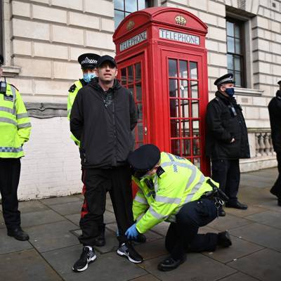 Житель Лондона, плюнувший в водителя автобуса в пандемию, получил тюремный срок