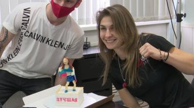 Чемпионке мира по боксу из Воронежа подарили торт с её фигурой