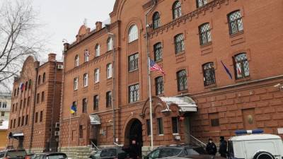 Госдеп надеется на возобновление работы американских консульств по всей России