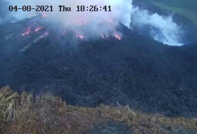 Через виверження вулкану на Сент-Вінсенті мешканців острову евакуюють: фото, відео