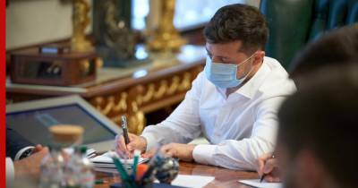 Зеленский ввел санкции против Януковича, Азарова, Поклонской и Аксенова