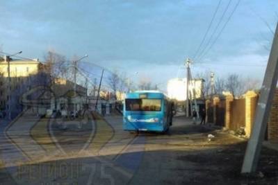 Полиция изъяла подозрительный пакет из маршрутки в Чите