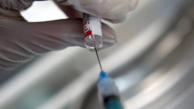 Венгрия проверит вакцину "Спутник V" для применения в Словакии