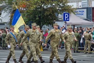 Военного атташе США раскритиковали за шеврон украинской бригады