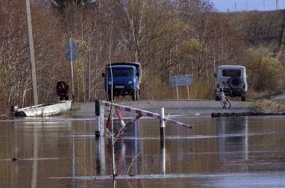 В Челябинской области в трех районах затопило автомобильные дороги