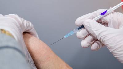 Швейцария сообщила о 55 умерших после вакцинации от COVID-19
