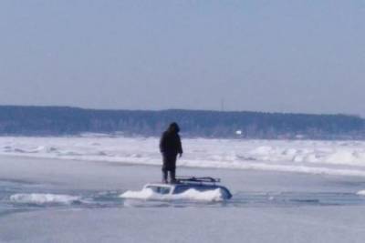 Новосибирец ушел под лед вместе с автомобилем на водохранилище