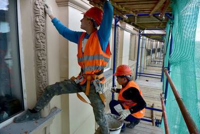 Более 1,3 тысячи фасадов жилых домов капитально отремонтируют в Москве до конца года