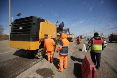 В Волгоградской области ликвидируют дефекты на дорогах после зимы