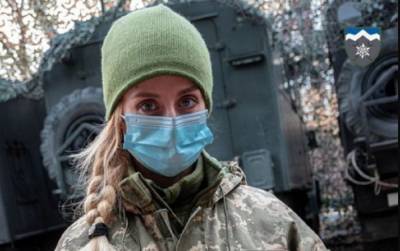 Вытаскивала бойцов из-под обстрела под Шумами: военный медик получила орден Хмельницкого
