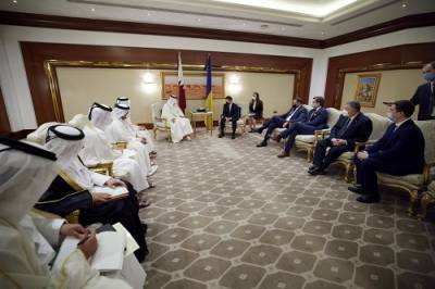 Ермак и Кулеба нарушили протокол во время визита в Катар: сидели в позе «нога на ногу» , — Роман Безсмертный