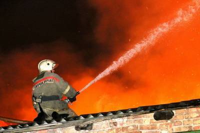 Поздним вечером 9 апреля в Смоленской области сгорел гараж
