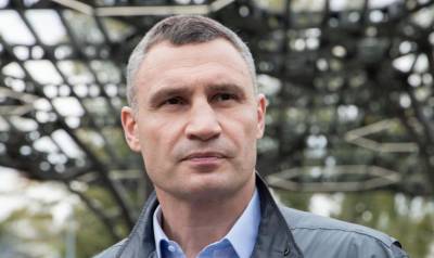 Киевский мэр Кличко требует ввести всеобщий карантин. Премьер-министр не согласен и угрожает