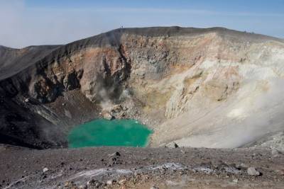Сахалинский вулкан Эбеко выбросил пепел на 3 км