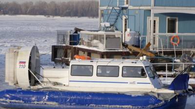 Водитель аэролодки столкнулся с льдиной и погиб в Архангельске