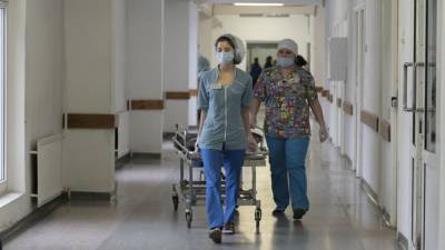 Главврач читинской больницы рассказал о состоянии пострадавших при падении лифта