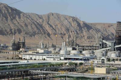 Бердымухамедов недоволен, что нефтеперерабатывающие заводы используются только на 40%