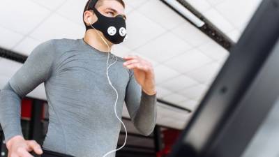 Умная защита от СОVID-19: в России разработали дышащие маски для фитнеса и офиса