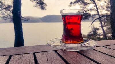 Медики объяснили, почему смертельно опасно пить горячий чай