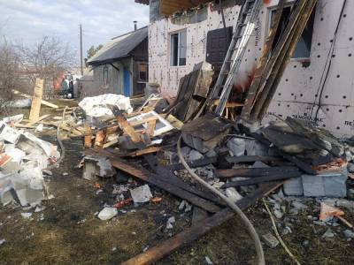 На Урале пожарный погиб при тушении огня в строящемся доме