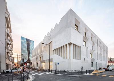 Строгая геометрия и удивительные размеры: величественное сооружение новой школы в Марселе