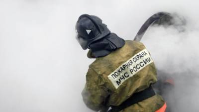 Свердловский пожарный погиб при тушении горящего дома
