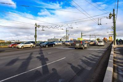 В Петербурге на две недели ограничили движение по Литейному мосту